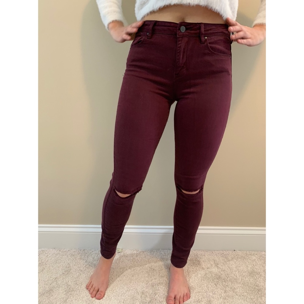 Bullhead denim burgundy jeans.